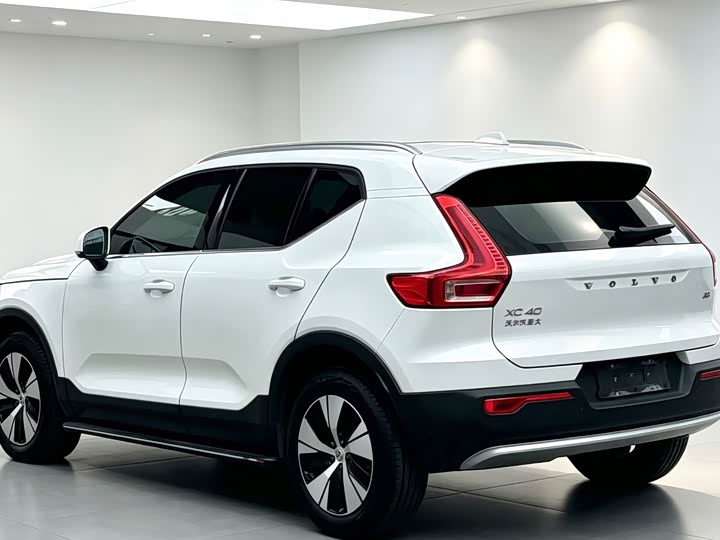 Volvo XC40, 2023 — фото 6 из 9