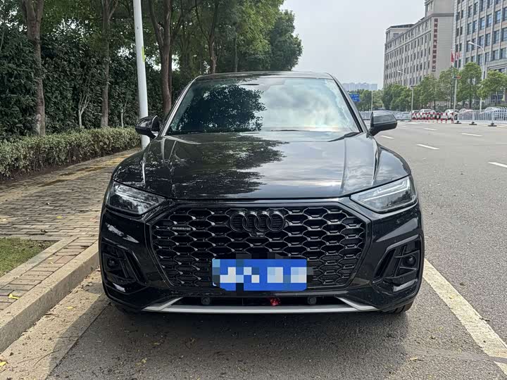 Audi Q5L Sportback, 2024 — фото 4 из 9