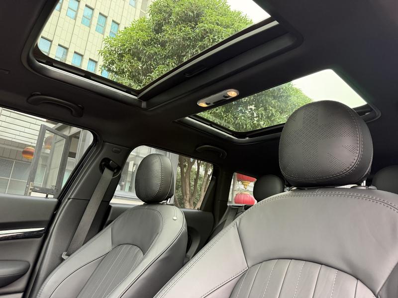 Mini Clubman, 2023 — фото 10 из 11