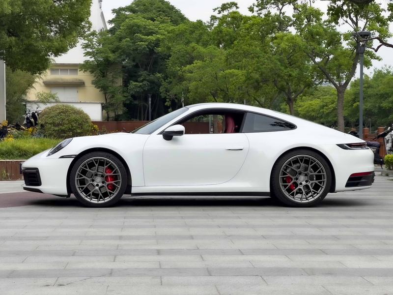 Porsche 911, 2022 — фото 2 из 10