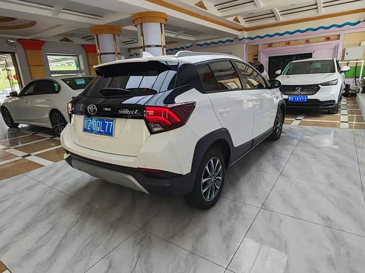 Toyota Yaris L Hatchback, 2022 — фото 8 из 9