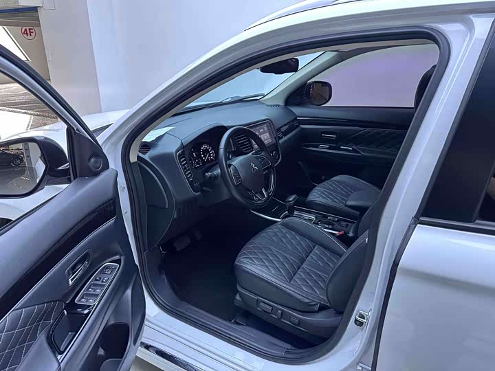Mitsubishi Outlander, 2021 — фото 9 из 9