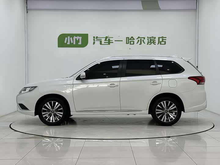 Mitsubishi Outlander, 2021 — фото 5 из 9