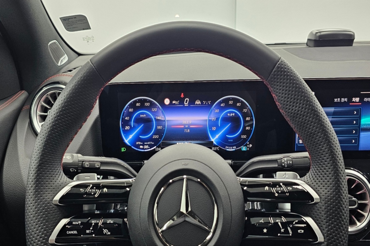 Mercedes-Benz EQA, 2025 — фото 8 из 12