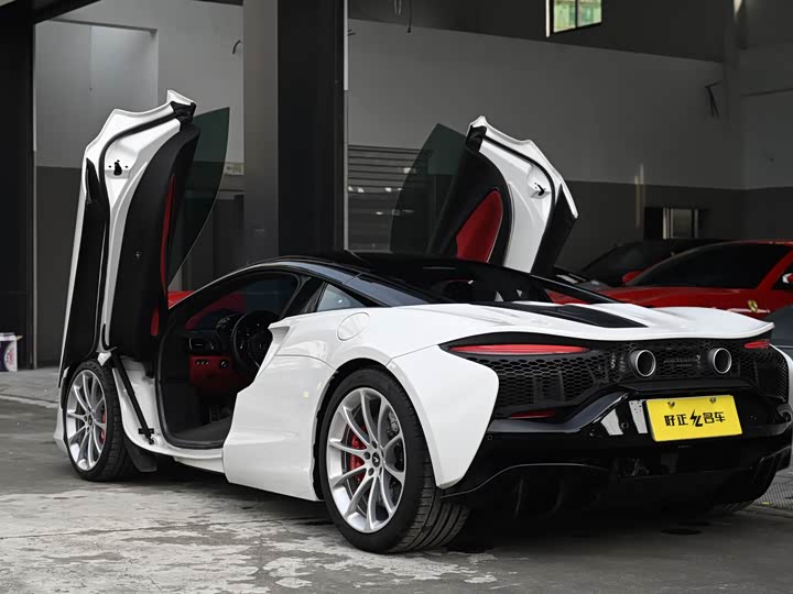 McLaren Artura, 2024 — фото 3 из 9