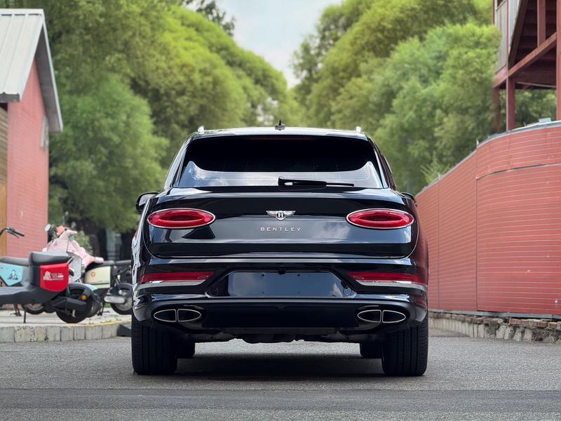 Bentley Bentayga, 2023 — фото 5 из 11
