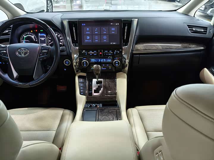 Toyota Alphard, 2022 — фото 6 из 9