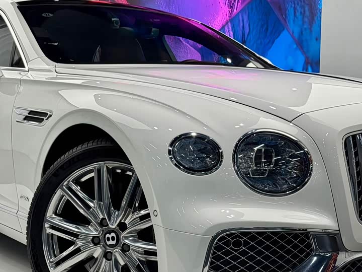 Bentley Flying Spur Hybrid, 2023 — фото 9 из 9