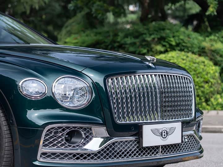 Bentley Flying Spur Hybrid, 2023 — фото 6 из 9