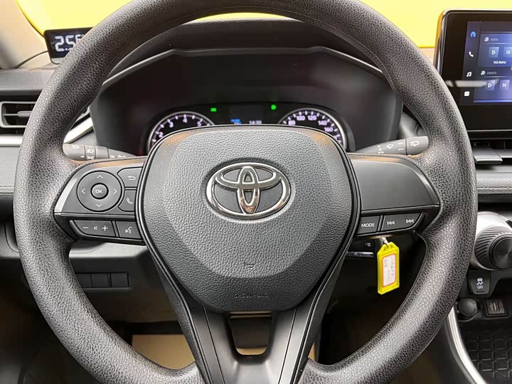 Toyota Wildlander, 2023 — фото 8 из 9