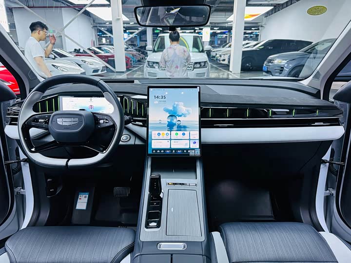 Geely Atlas L, 2024 — фото 6 из 9