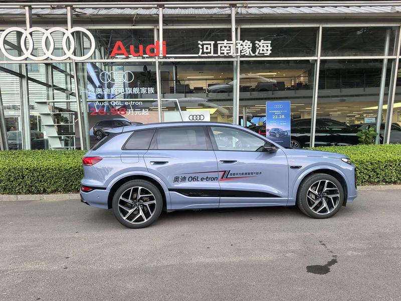 Audi Q6L e-tron, 2025 — фото 5 из 9