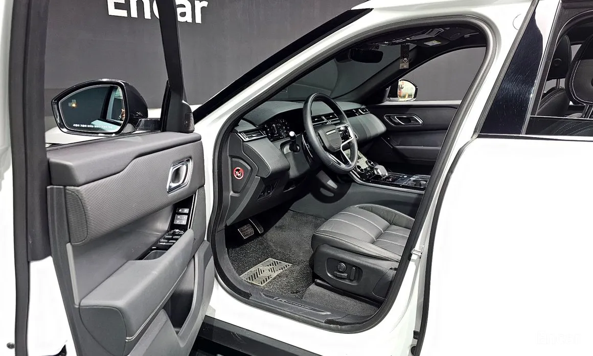 Land Rover Range Rover Velar, 2023 — фото 10 из 12