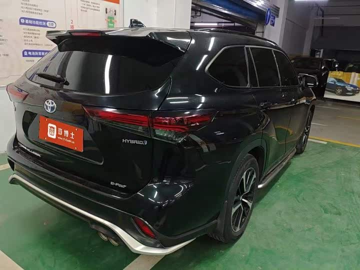 Toyota Crown Kluger, 2023 — фото 3 из 9