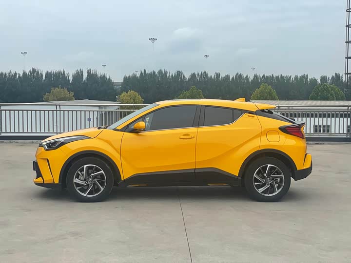 Toyota C-HR, 2022 — фото 7 из 12