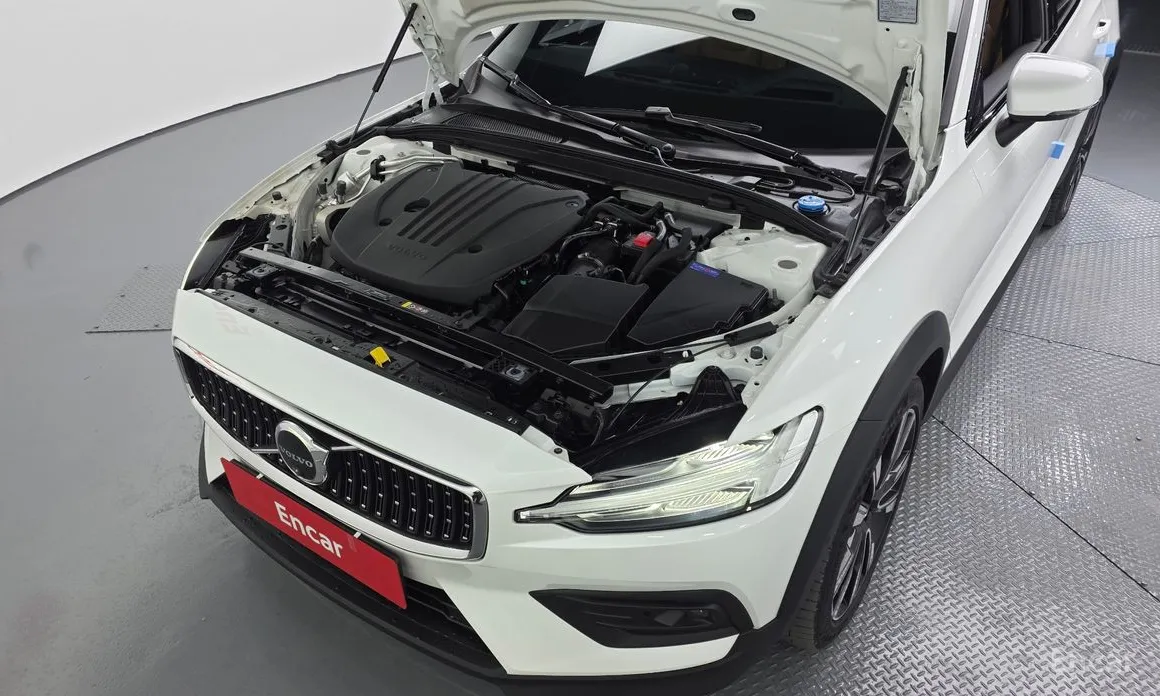 Volvo V60, 2023 — фото 6 из 12