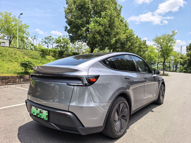 Tesla Model Y, 2025 — фото 6 из 9