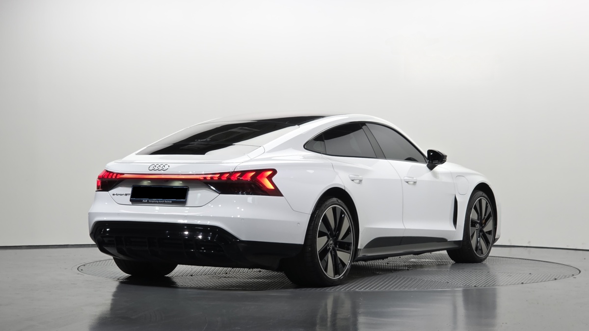 Audi e-tron GT, 2022 — фото 2 из 12