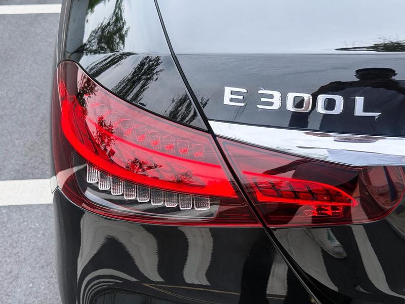 Mercedes-Benz E-Class, 2022 — фото 10 из 12