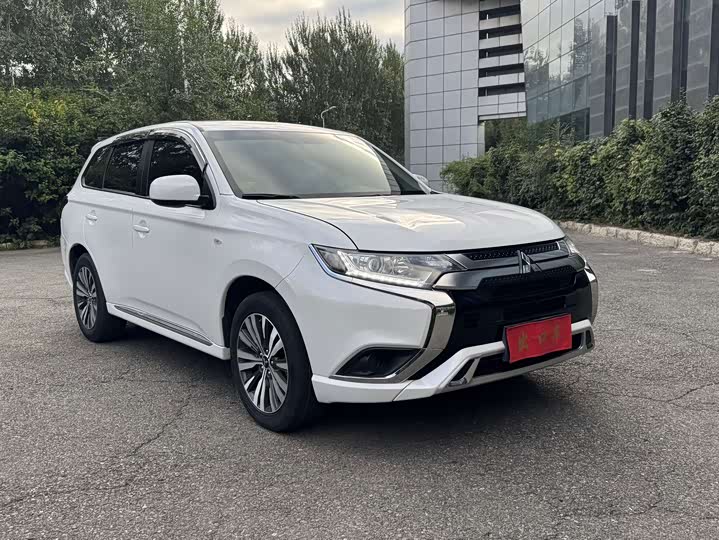 Mitsubishi Outlander, 2021 — фото 2 из 9