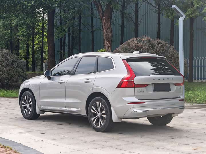 Volvo XC60, 2023 — фото 6 из 9