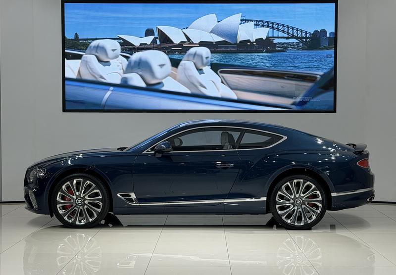 Bentley Continental GT, 2023 — фото 3 из 8