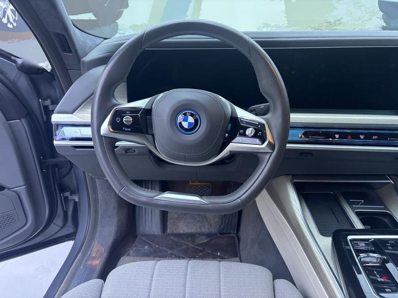 BMW i7, 2023 — фото 9 из 12