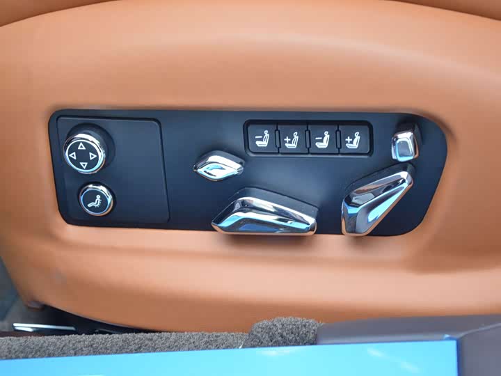 Bentley Flying Spur Hybrid, 2022 — фото 6 из 9