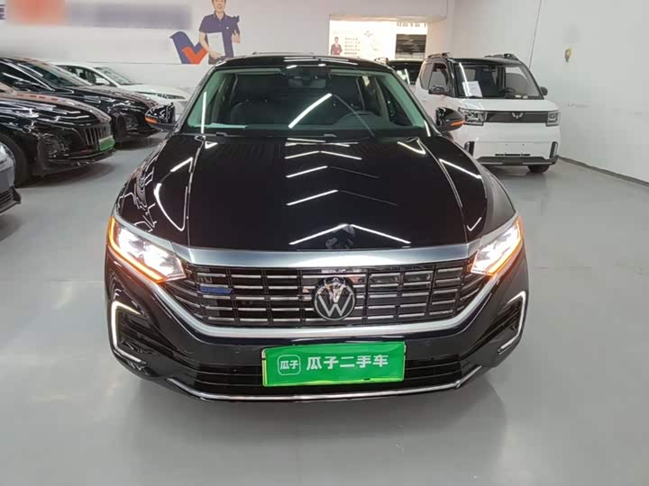 Volkswagen Passat Hybrid, 2023 — фото 3 из 9
