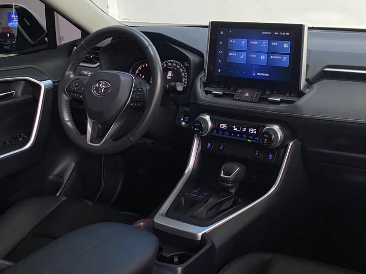 Toyota RAV4, 2022 — фото 8 из 9