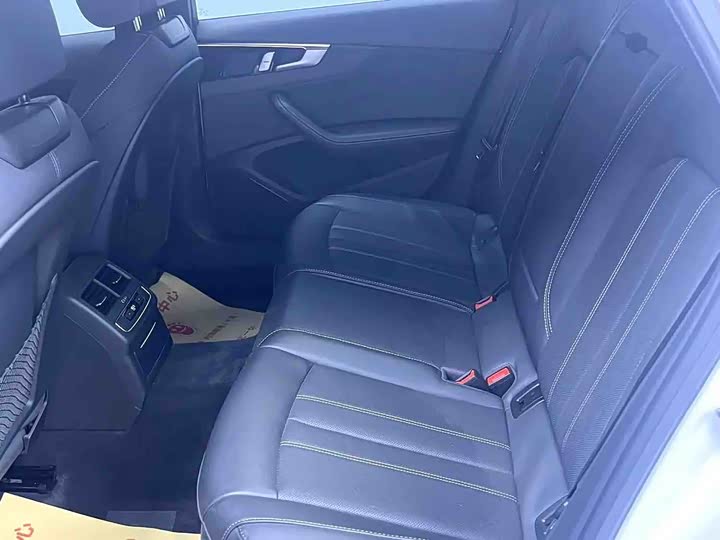 Audi A4L, 2023 — фото 7 из 9