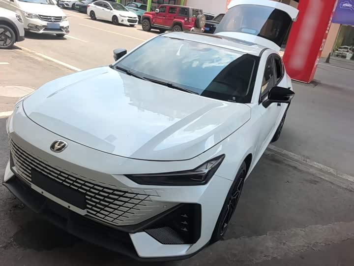 Changan UNI-V Hybrid, 2022 — фото 2 из 9