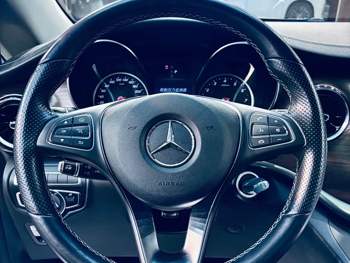 Mercedes-Benz V-Class, 2022 — фото 5 из 9