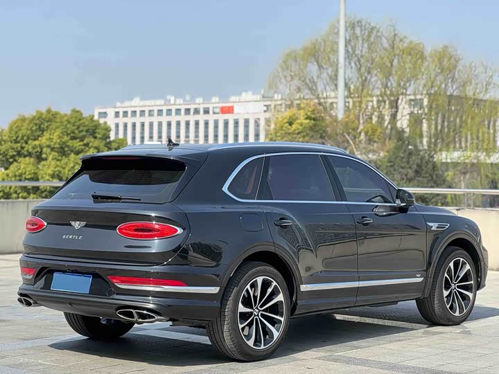 Bentley Bentayga, 2022 — фото 6 из 9