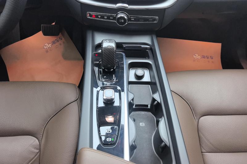 Volvo XC60, 2023 — фото 9 из 12
