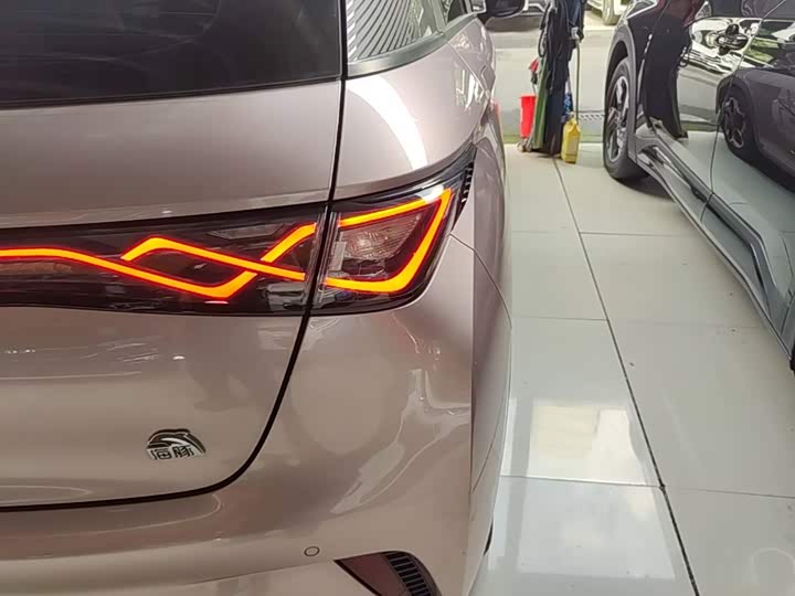 BYD Dolphin, 2022 — фото 8 из 9
