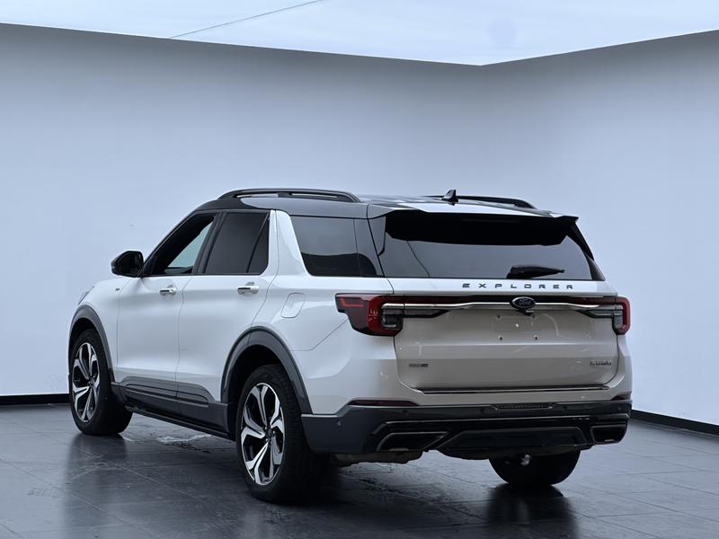 Ford Explorer, 2022 — фото 4 из 12