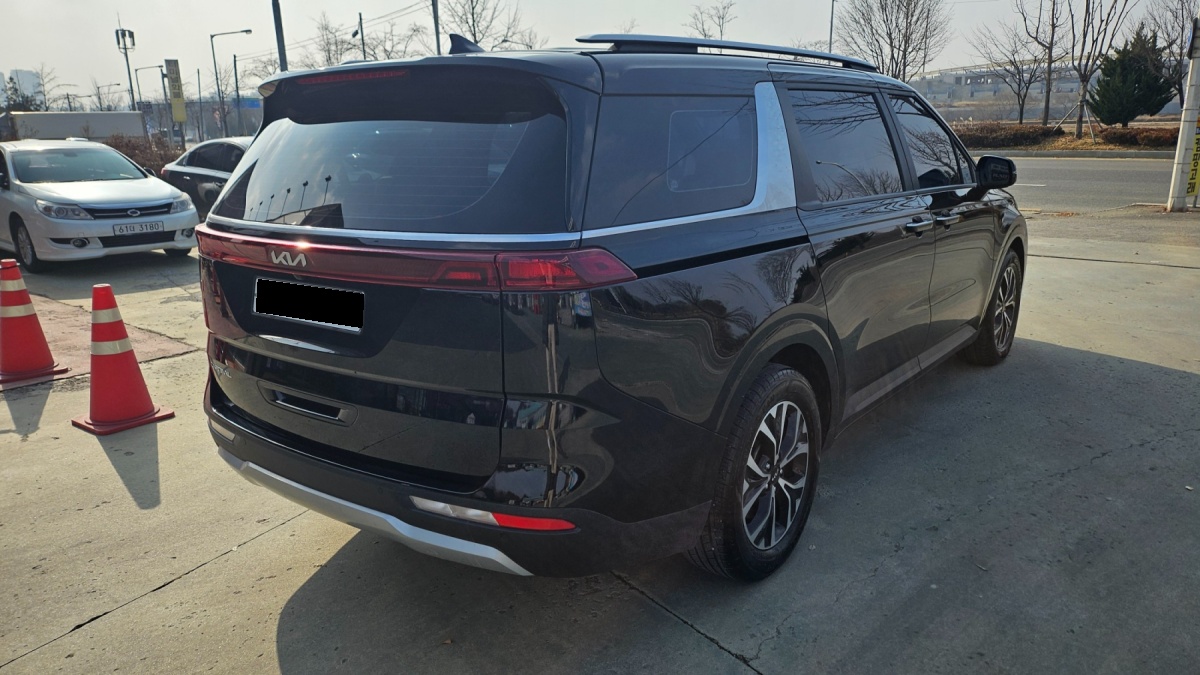 Kia Carnival, 2023 — фото 3 из 12