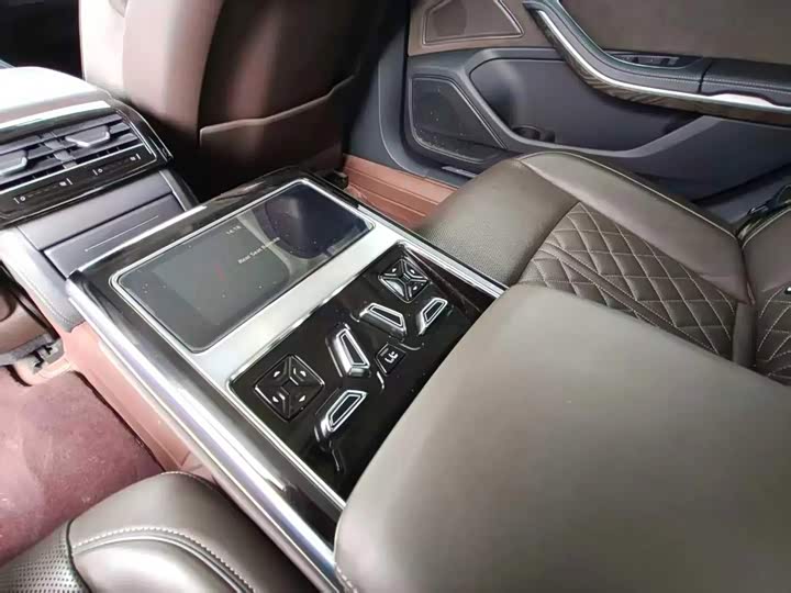Audi A8, 2023 — фото 9 из 9
