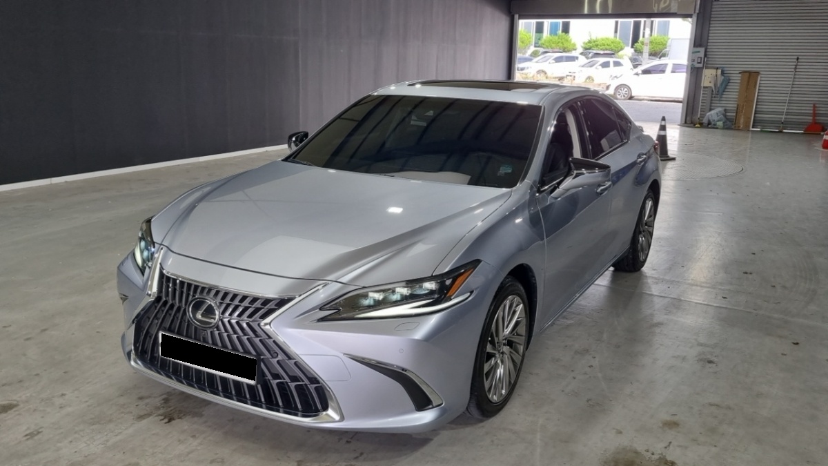 Lexus ES, 2023 — фото 2 из 12