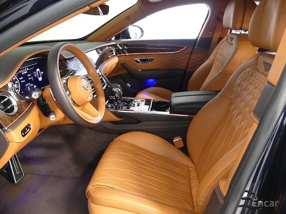 Bentley Flying Spur, 2023 — фото 6 из 12