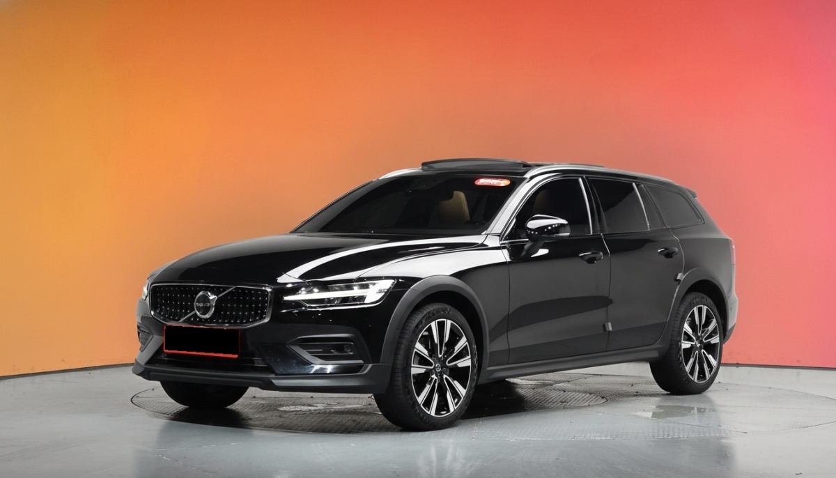 Volvo V60, 2023 — купить в Кирове под ключ