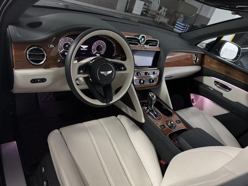 Bentley Bentayga, 2024 — фото 6 из 8