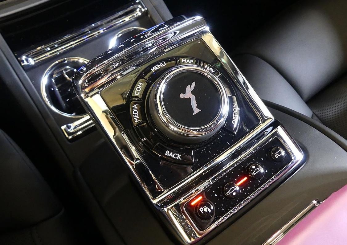 Rolls-Royce Phantom, 2024 — фото 12 из 12