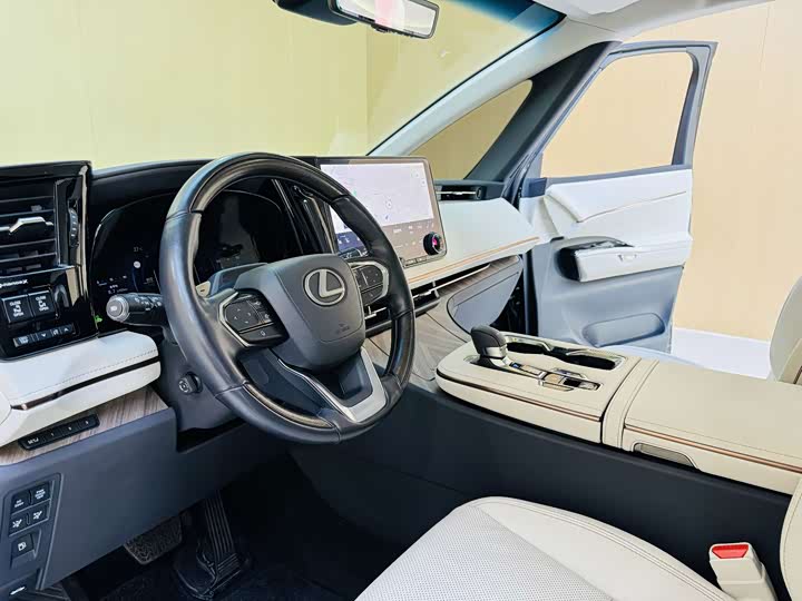 Lexus LM, 2023 — фото 4 из 9