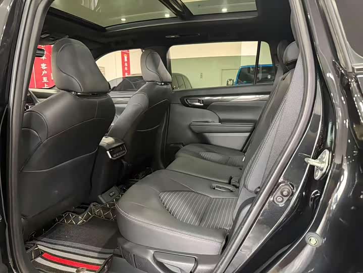 Toyota Crown Kluger, 2024 — фото 6 из 9