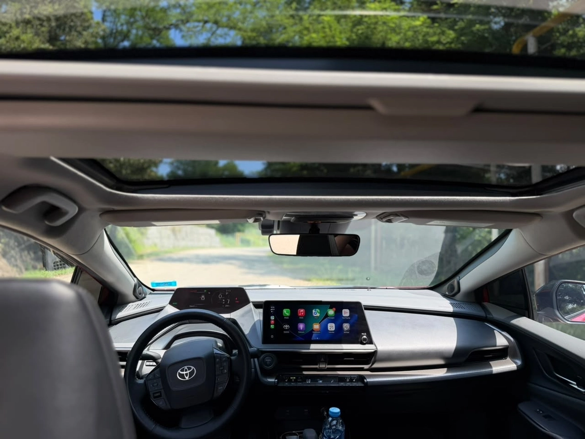 Toyota Prius, 2023 — фото 7 из 11