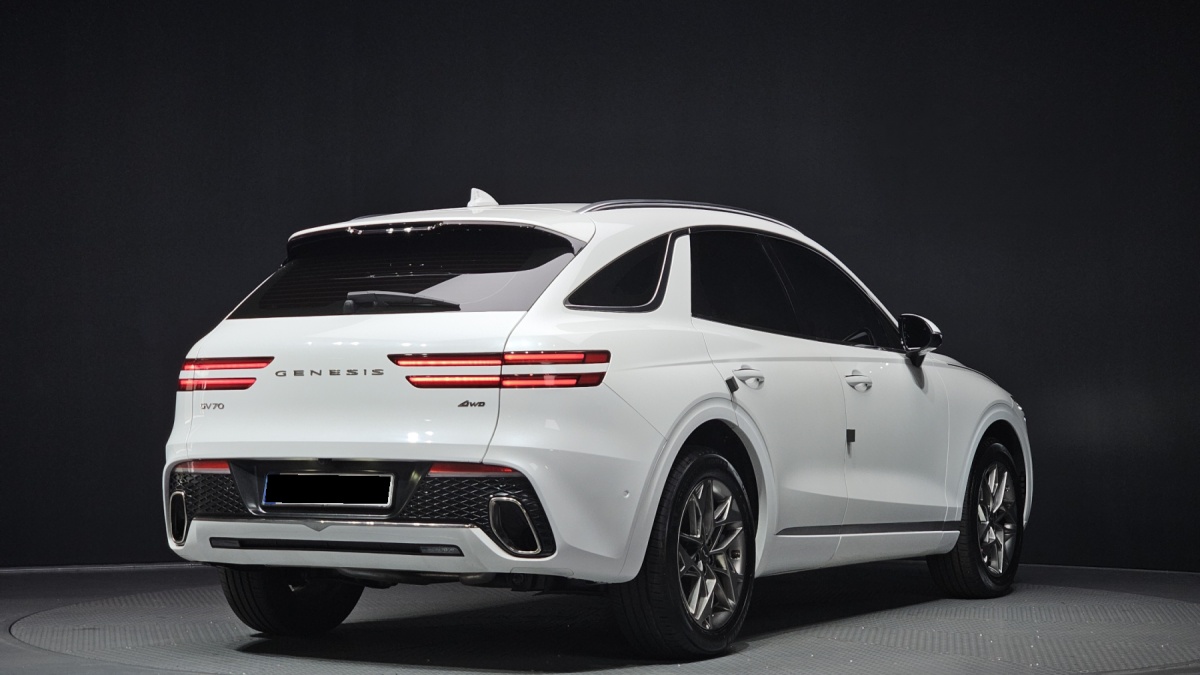 Genesis GV70, 2022 — фото 2 из 12