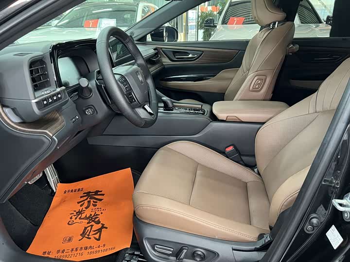 Toyota Crown Sedan, 2025 — фото 4 из 9