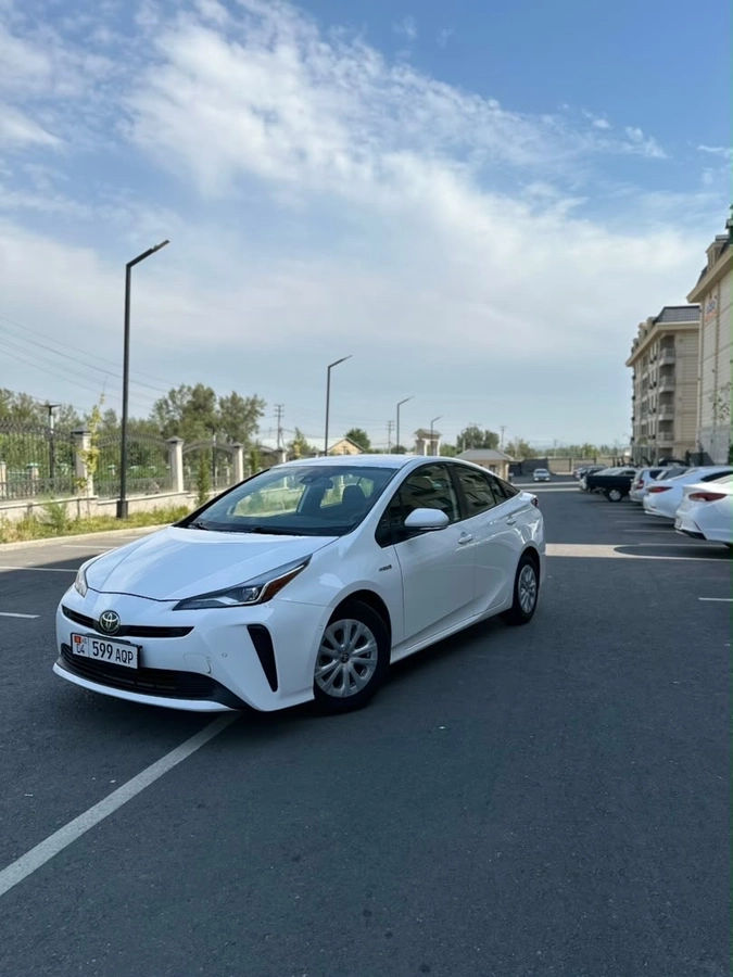 Toyota Prius, 2021 — фото 5 из 8
